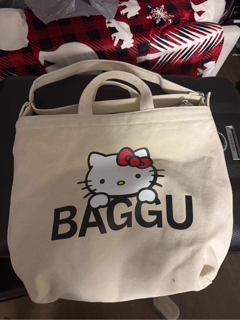 BAGGU Cream Canvas Hello Kitty Tote with Red Bow